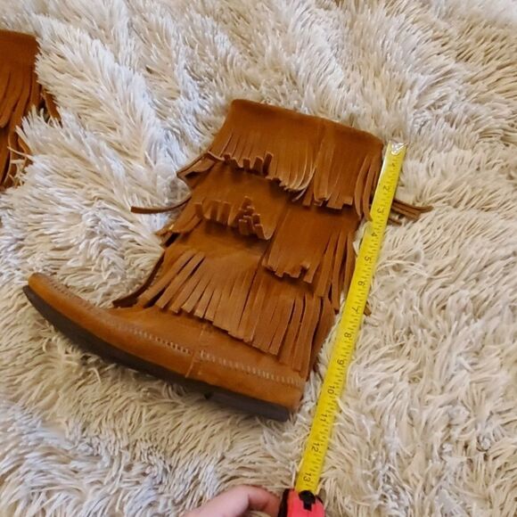 Fun brown 3 layer fringe Minnetonka boots - Picture 5 of 6